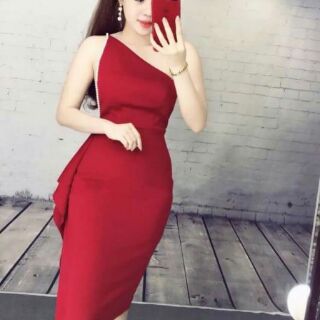 Đầm body lệch vai đính cườm