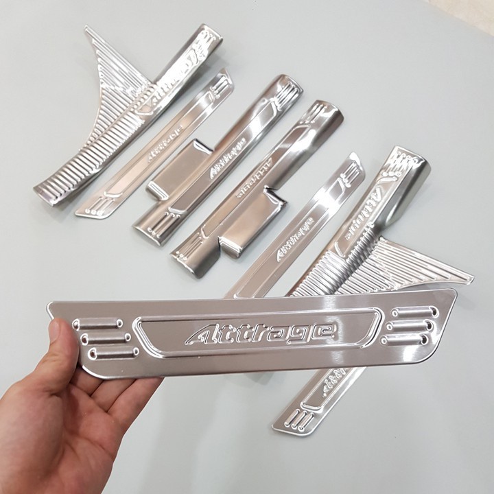 Ốp bậc cửa, Nẹp bước chân trong, ngoài xe Mitsubishi Attrage 2015- 2022 – Mẫu Inox