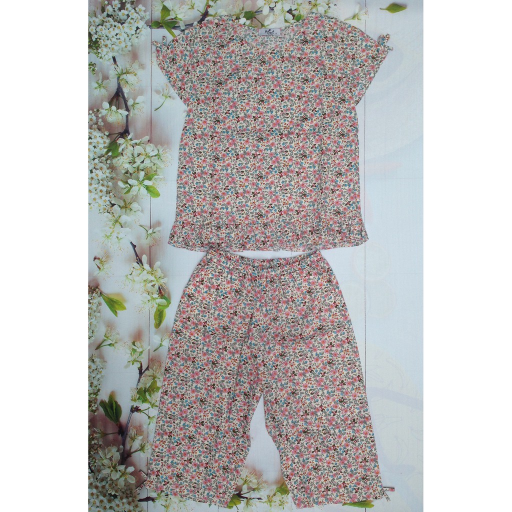 Bộ mặc nhà vải Kate đẹp kiểu quần lửng cổ tròn