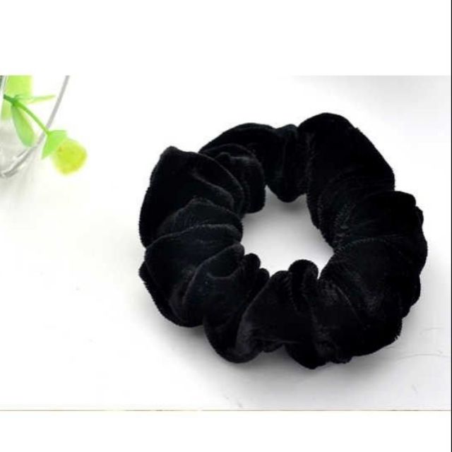 Cột tóc vải nhung Scrunchies màu đen