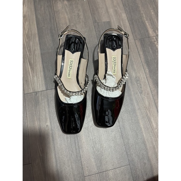 (KÈM ẢNH THẬT) 81016 Sandal da bóng bít mũi quai ngang tán đá 3cm BIG SIZE 40-43
