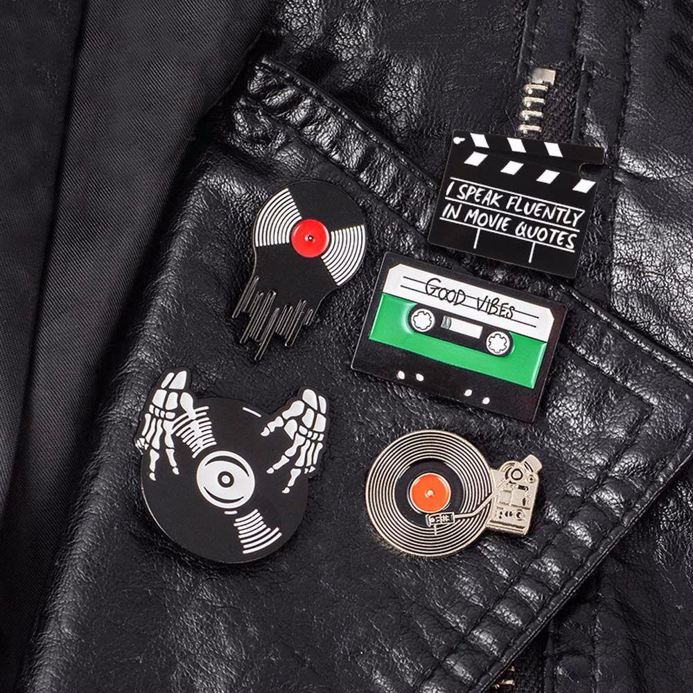QQMALL Ghim Cài Ba Lô Hình Máy Ghi Âm Phong Cách Punk Cho Nữ