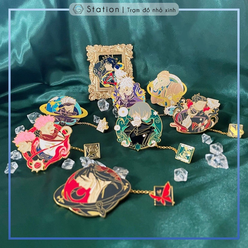 Pin cài áo Jujutsu Kaisen Satoru Gojo/ Yuji Itadori/ Megumi Fushigoro/ Suguru Geto/ Toge Inumaki tặng khung đựng - GC448