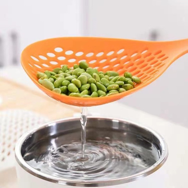 Muỗng lọc vớt rau củ hình tròn chống trượt cho nhà bếp