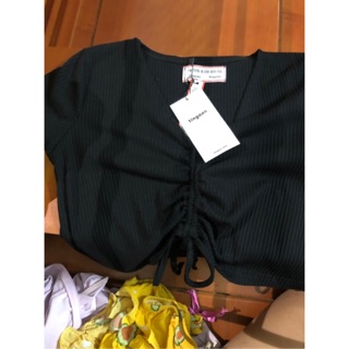 Áo croptop trắng