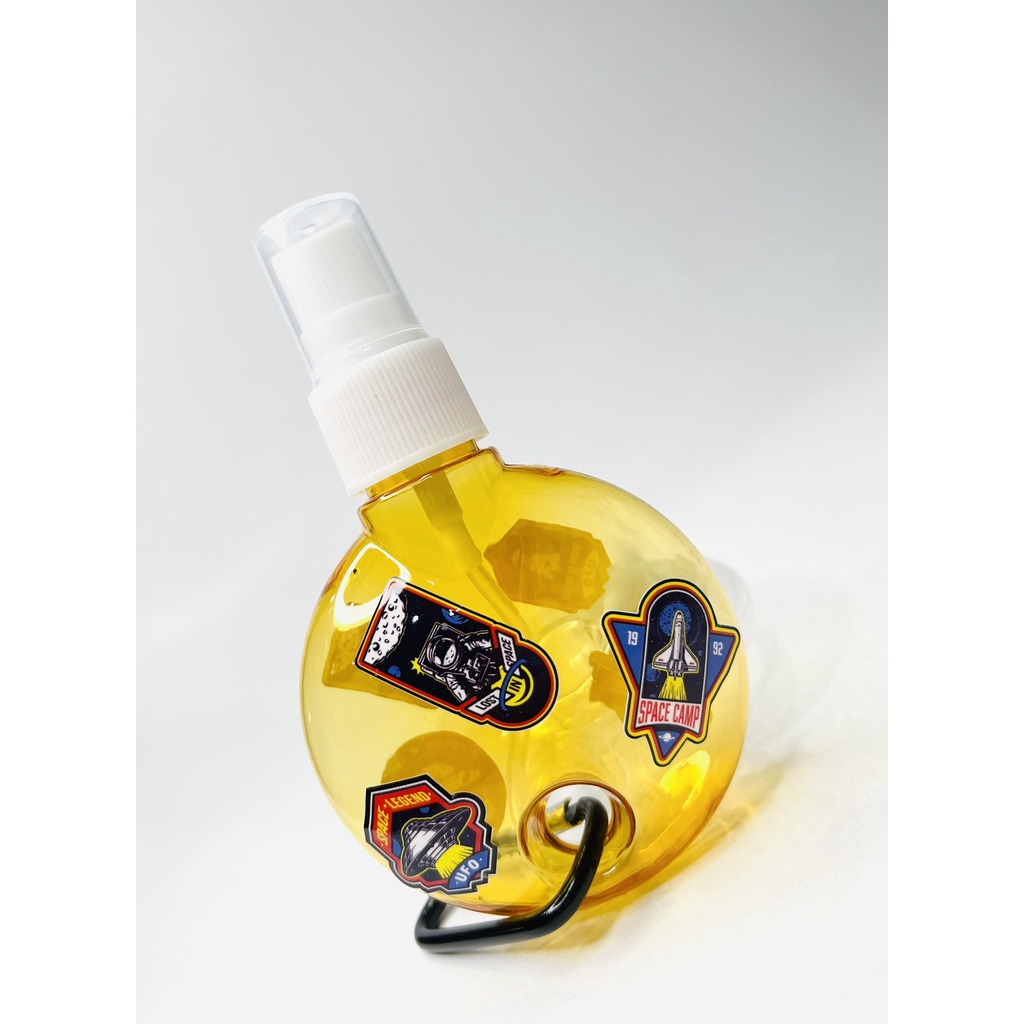 Bình xịt hình tròn 50ml tặng kèm sticker Nasa và móc treo tiện dụng