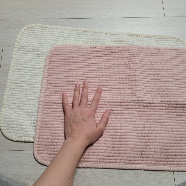 Tấm lót gối thấm hút mồ hôi Uterus cho bé nội địa Hàn Quốc