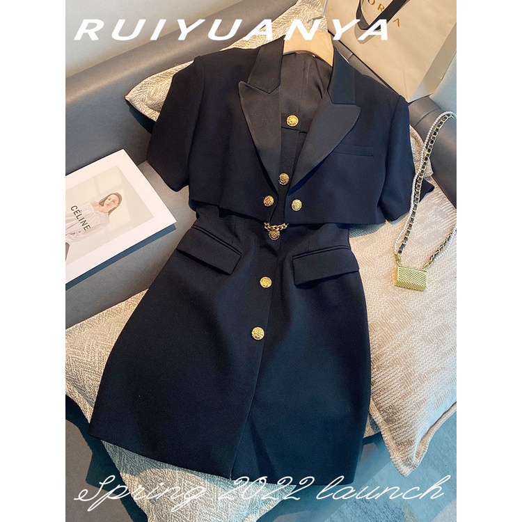 Bộ áo khoác và đầm hai dây dáng ngắn màu đen phong cách mùa hè thời trang cho nữ