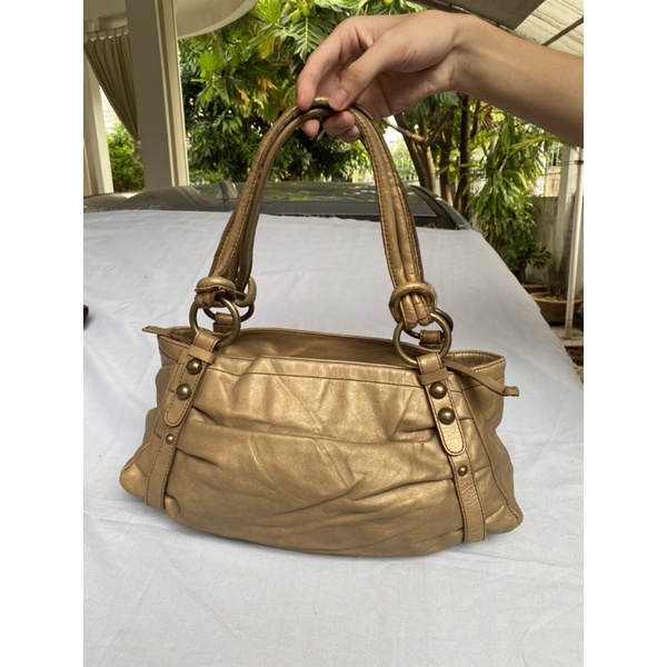 Túi chuẩn si. Túi qua sử dụng. khách vui lòng xem hình nếu muốn biết thêm thông tin sản phẩm mời khách vô chat. Thanks .