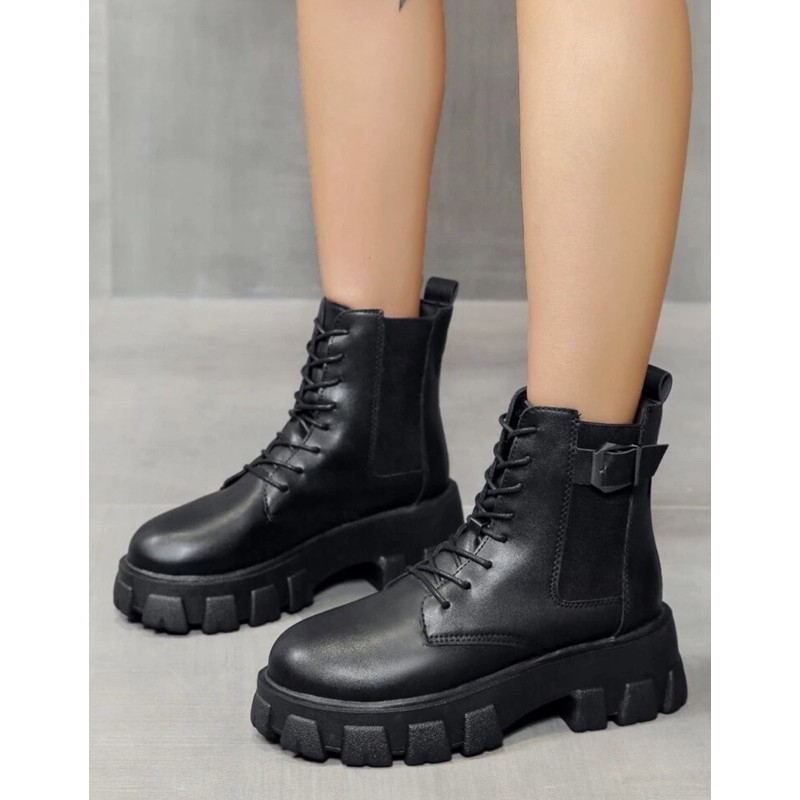 Boots cổ cao đế dày đen Dr Martens Prada giống RED VELVET IRENE