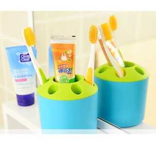 Cốc đựng bàn chải và kem đánh răng