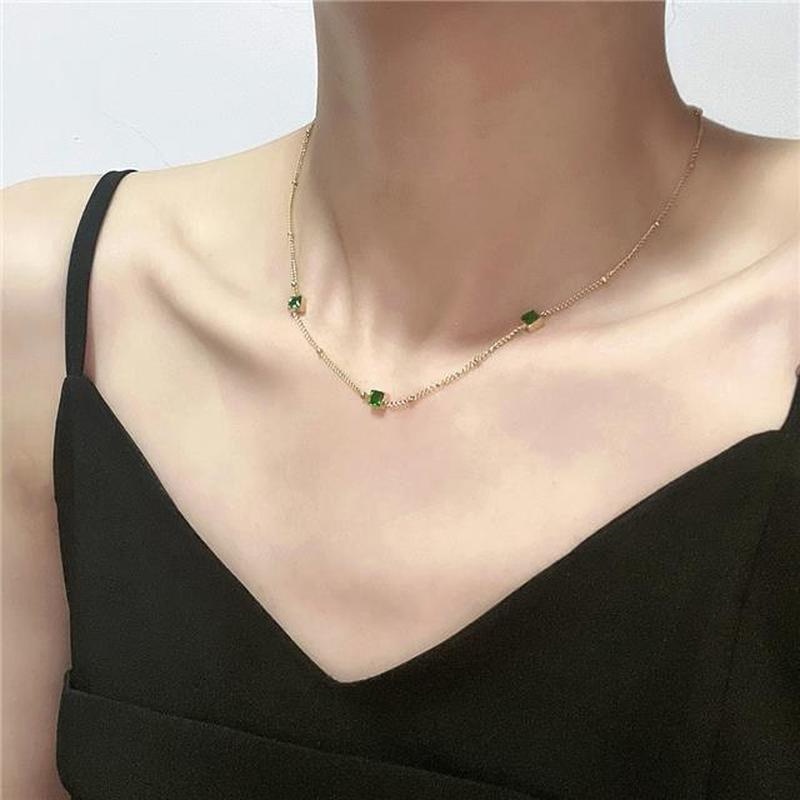Dây Chuyền Đính Đá Ngọc Lục Bảo Thiết Kế Đơn Giản Dễ Phối Đồ
