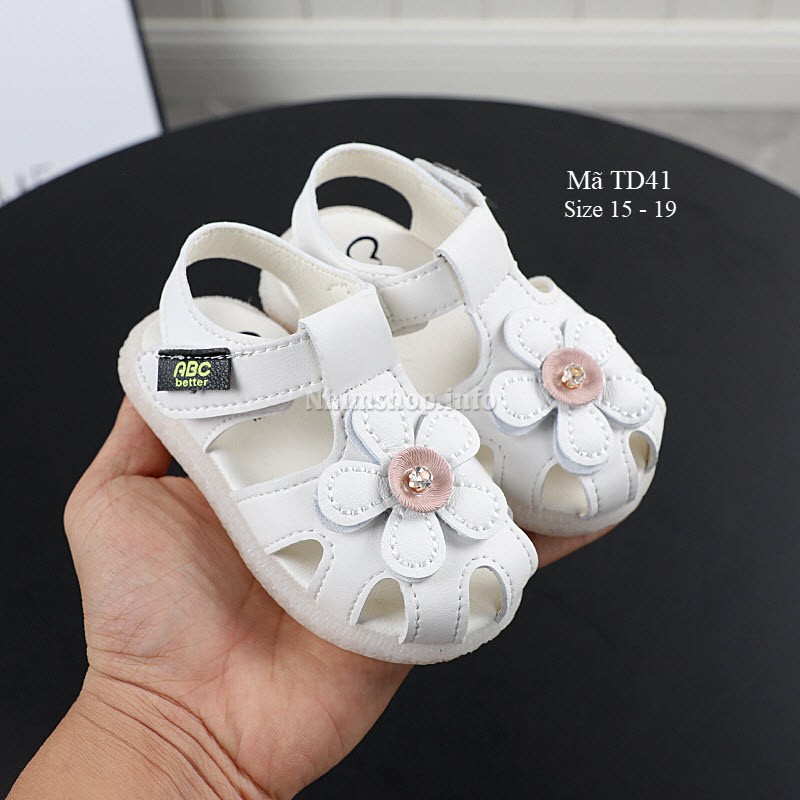 Dép tập đi - Sandal bé gái 6 đến 18 tháng TD41 da mềm họa tiết hoa xinh xắn quai dán tiện dụng đế ma sát và độ bám cao