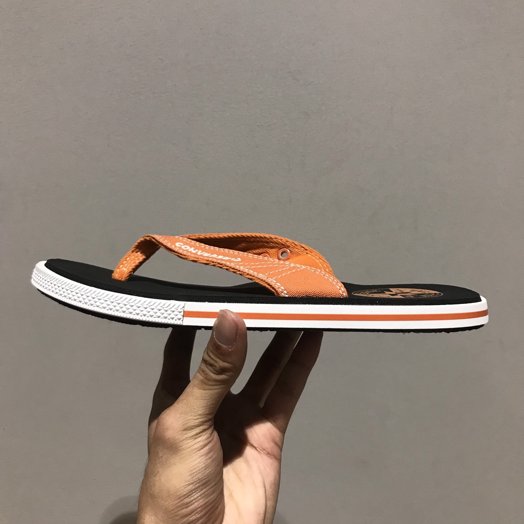 Dép Convεrsε đen quai vải cam