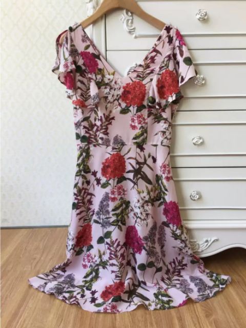 Rập Váy xòe cổ V Tay cánh tiên