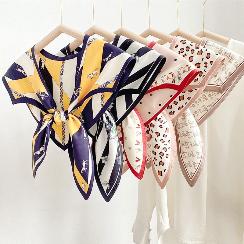 Khăn Choàng Lụa Satin In Họa Tiết Tam Giác