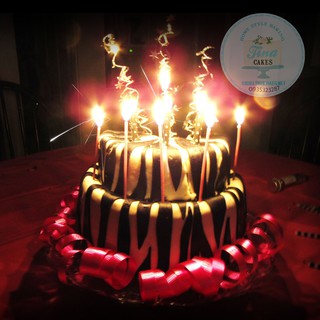 Nến sinh nhật phát tia chớp sáng