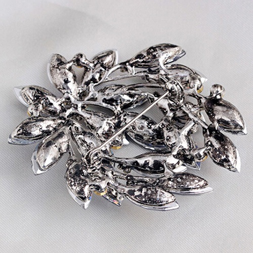 Ghim gài áo hình hoa đính đá sapphire