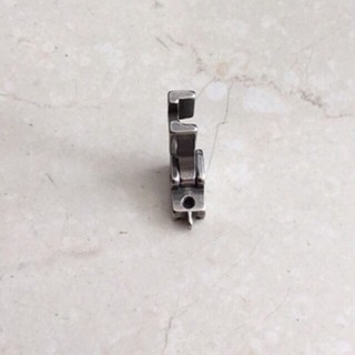 chân vit tra dây kéo giọt nước