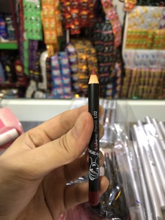 Chì kẻ viền môi