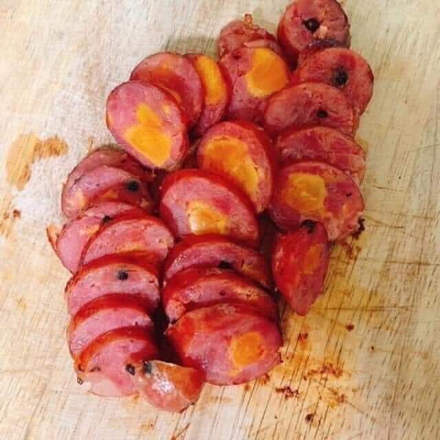 Trọng lượng 1kg xuất xứ Gò Công thời gian sử dụng 3 tháng lạp xưởng trứng muối là loại lạp xưởng tươi được làm voi.....