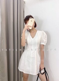 ĐẦM TRẮNG CỔ V CHIẾT EO