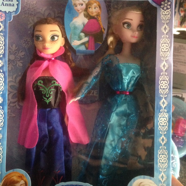 Bộ đôi búp bê elsa