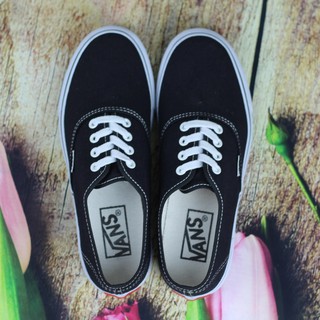 Giày Sneaker Cổ Thấp Classic Nữ Màu Đen