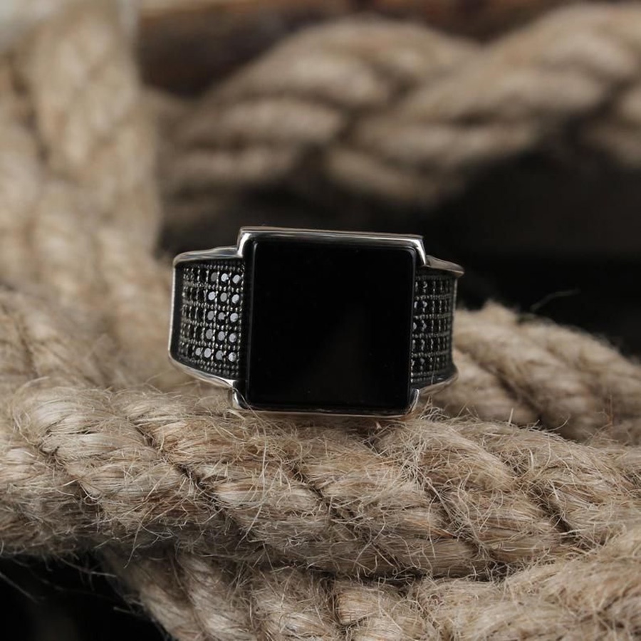 Nhẫn Thép Titan Đính Đá Zircon Đen Phong Cách Punk Cổ Điển Cho Nam