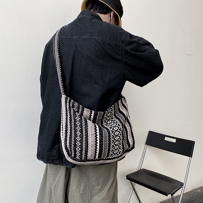 Túi đeo vai vải canvas in họa tiết thổ cẩm phong cách retro cá tính