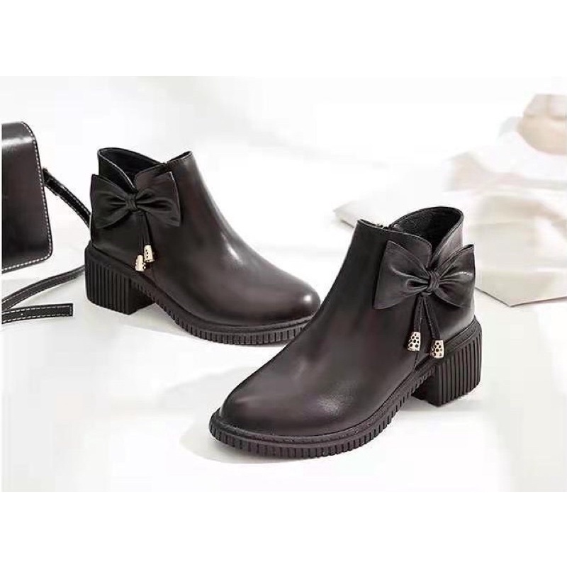 Giày Bốt nữ tính đính nơ 2 bên có khoá kéo, giày bốt cổ ngắn mặc cùng váy đế cao 5cm, giày bốt dịu dàng. | BigBuy360 - bigbuy360.vn
