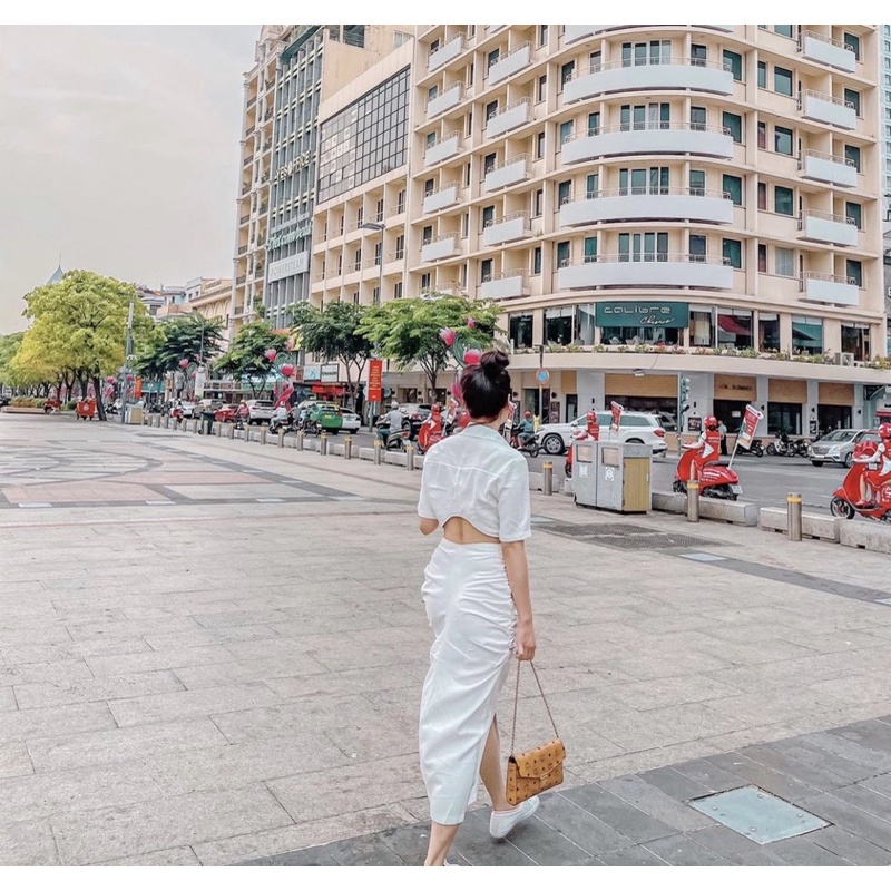 Đầm sơ mi khoét eo