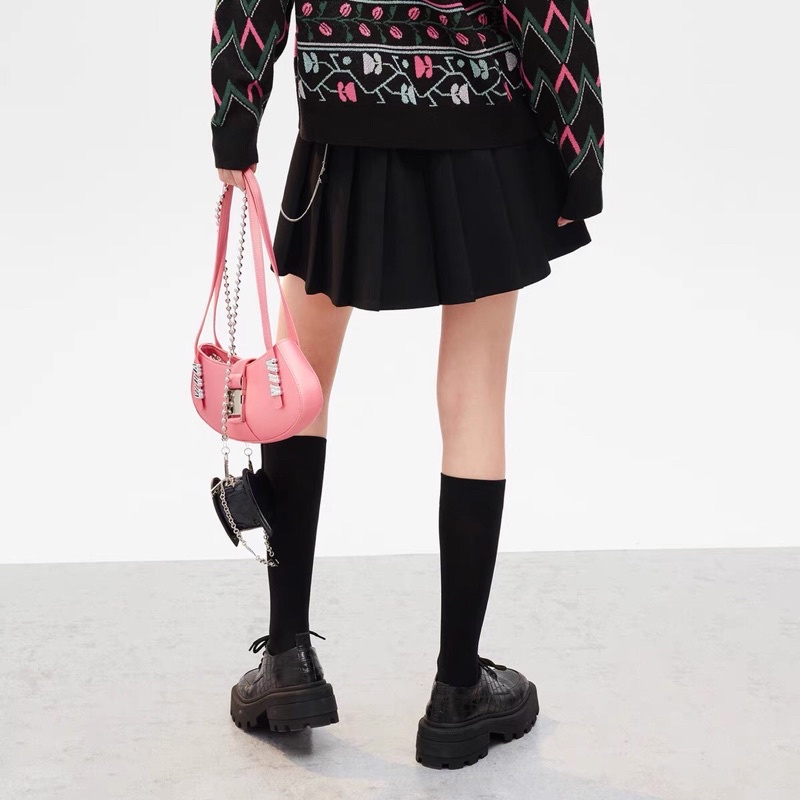 Chân váy đen xếp li Peacebird