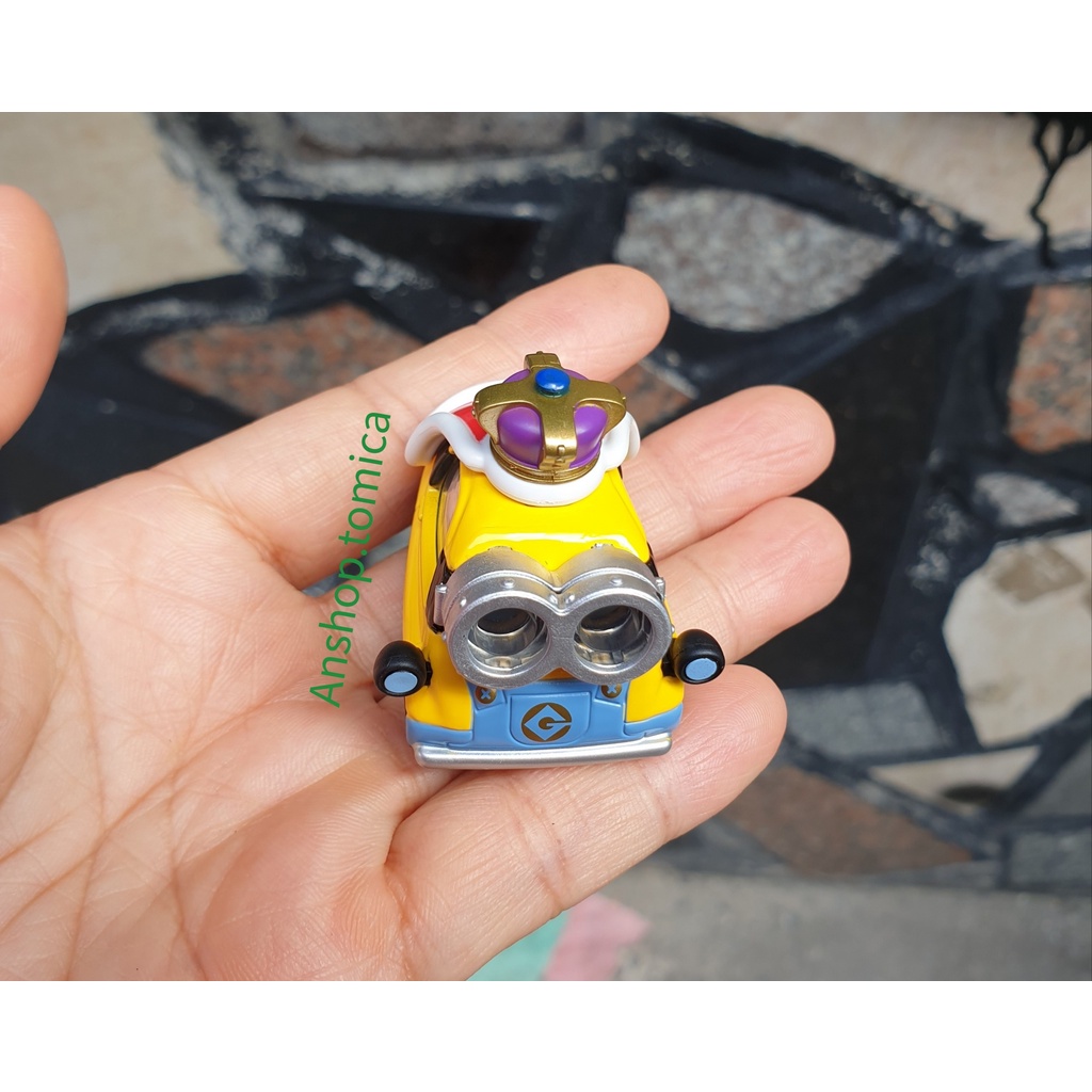 Mô hình xe Minions king bob tomica Nhật Bản