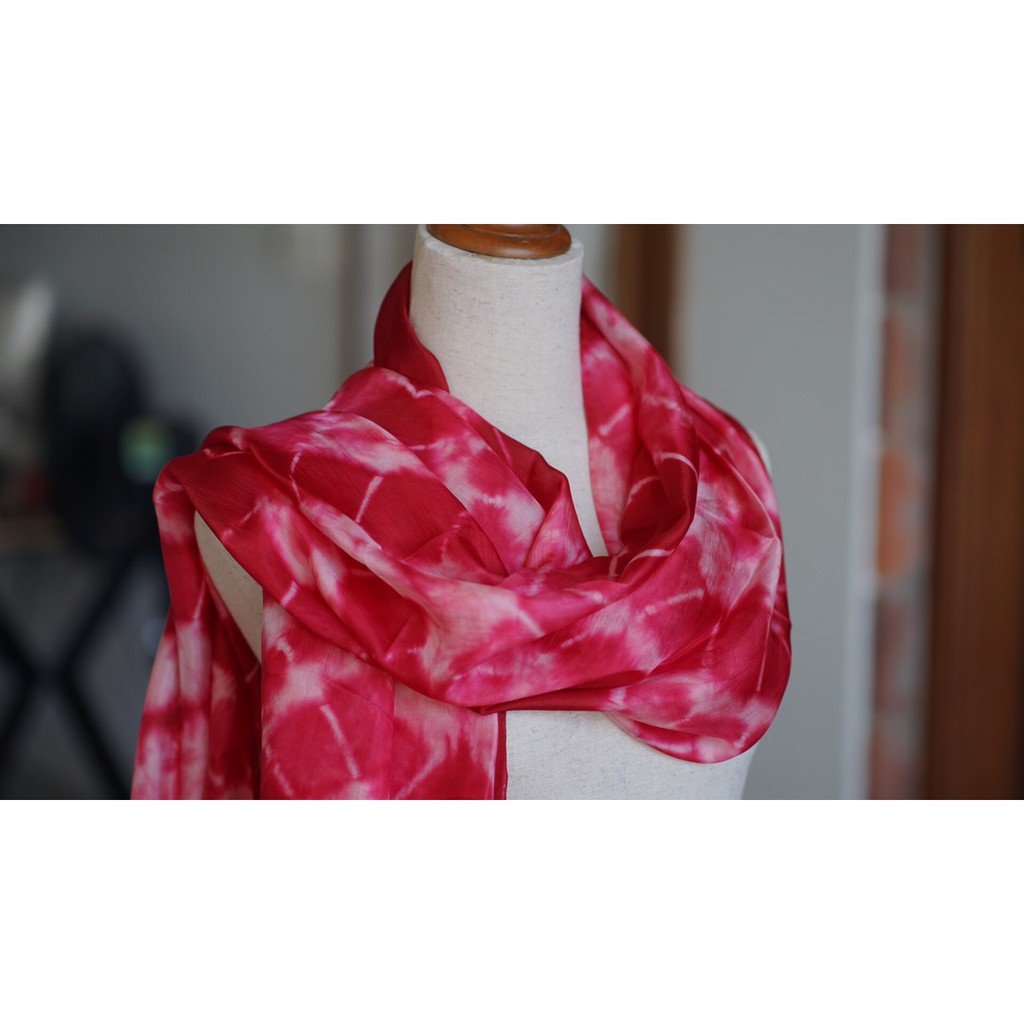 Khăn lụa, Khăn tơ tằm dệt tại Việt Nam, nhuộm màu An toàn, thương hiệu Óng silk,  Mã K95 100% silk tự nhiên.