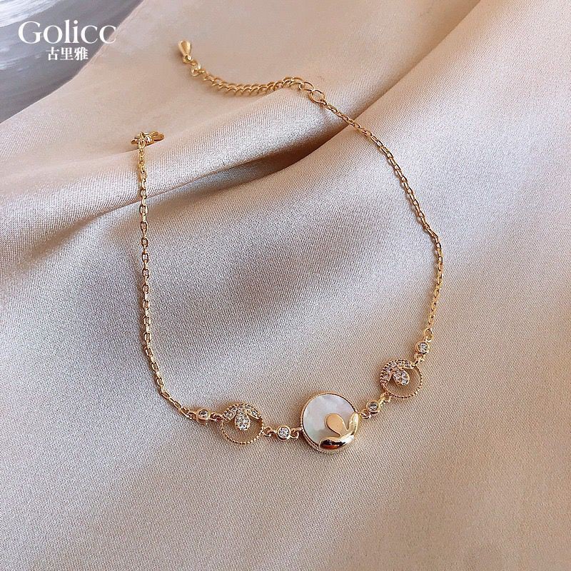 Vòng tay thiết kế tối giản cho bạn gái