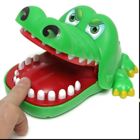 Cá sấu khám răng , cá sấu cạp , Cá sấu cắn tay , hộp lớn