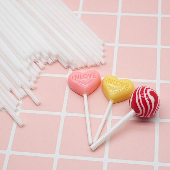 2131.405 SET 100 QUE LOLLIPOP NHỰA