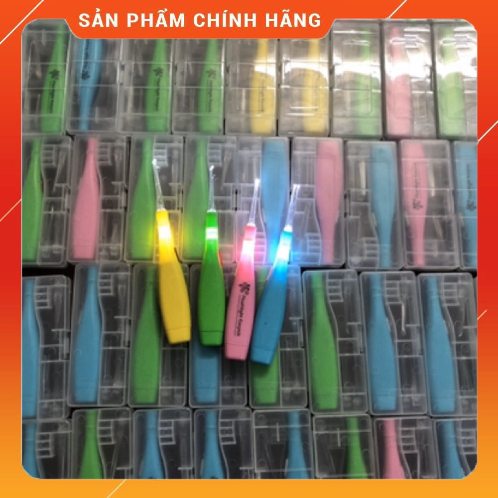Đèn lấy ráy tai,ngoáy tai có đèn cho bé iu,đèn soi tai, có hộp nhựa đựng kèm 3 đầu thay thế