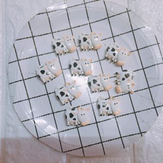 Charm trang trí slime bò sữa