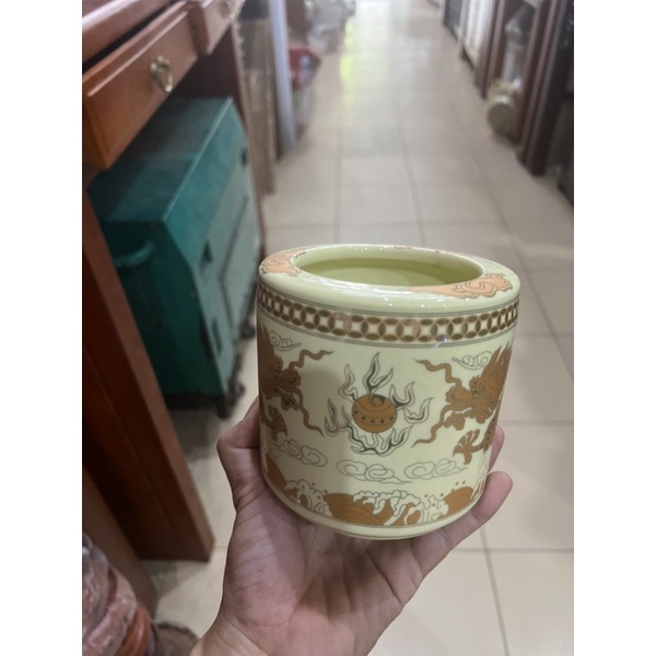 Bát hương men vàng kim