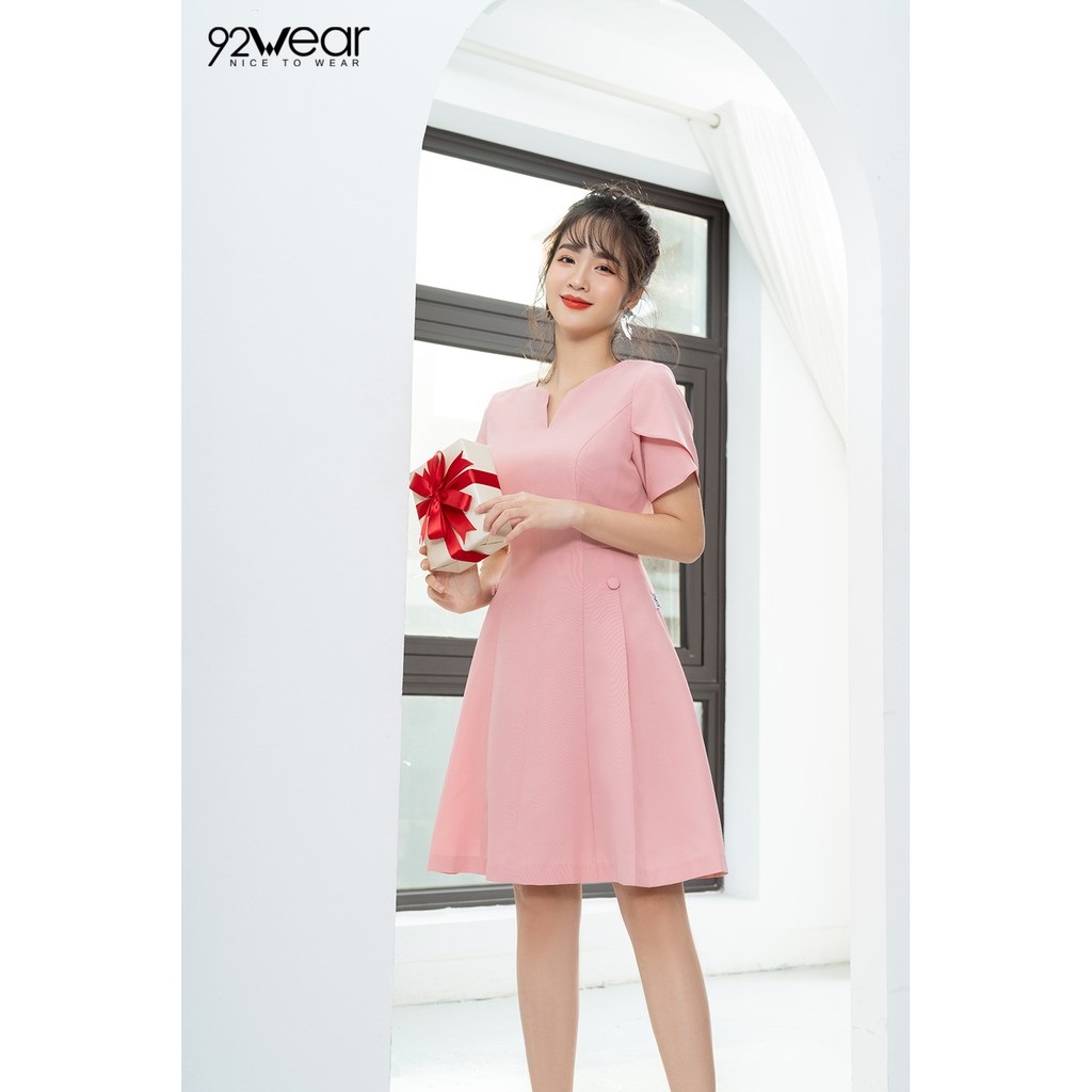 Đầm công sở dáng xòe cổ xẻ chữ V DEW0729 92WEAR | BigBuy360 - bigbuy360.vn