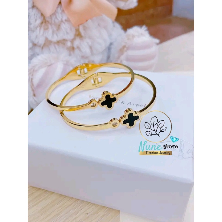 Vòng tay, lắc tay titan nữ không gỉ cao cấp cỏ 4 lá đen Nune store kiểu Hàn Quốc | BigBuy360 - bigbuy360.vn