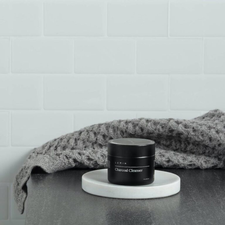 Sữa rửa mặt than tre kiểm soát nhờn Lumin No-Nonsense Charcoal Cleanser