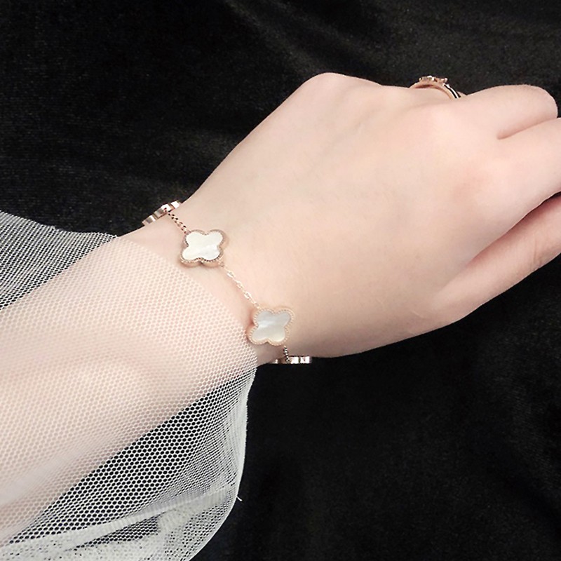 Vòng tay cỏ 4 lá phong cách Hàn Quốc dành cho nữ | BigBuy360 - bigbuy360.vn