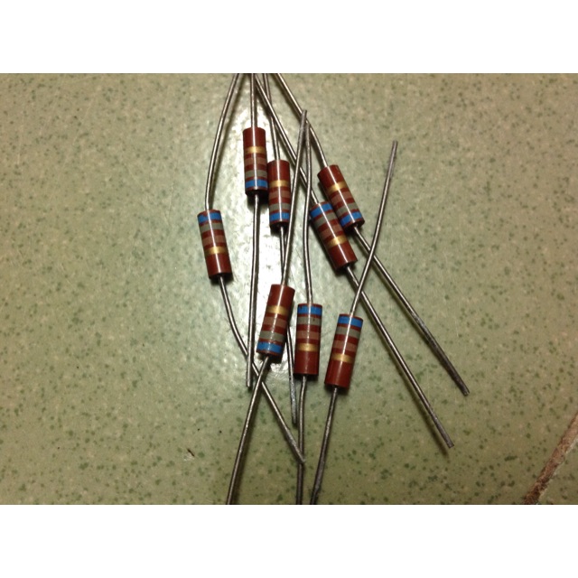 Điện trở 680R -1/2w