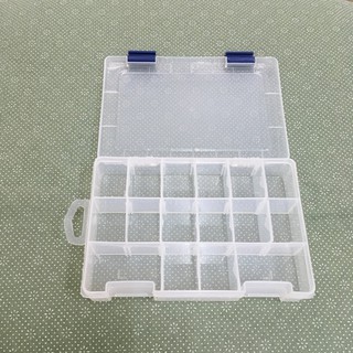 Hộp nhựa nhiều ngăn, hộp nhựa 16 ngăn vuông, nắp cài, móc treo, vách ngang tháo được. 20x13,5x4cm. V532