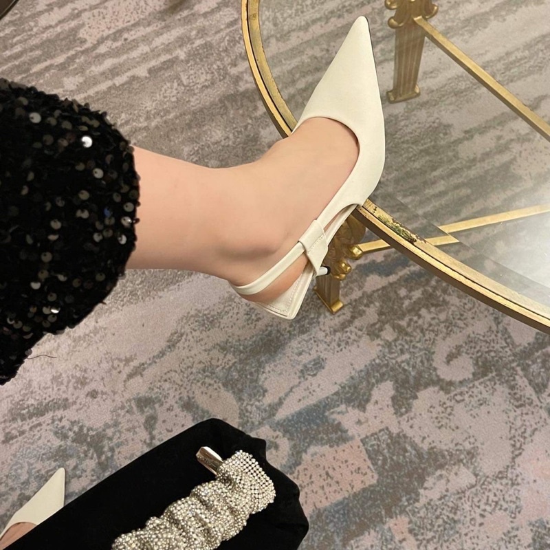 Sandal mũi nhọn trơn