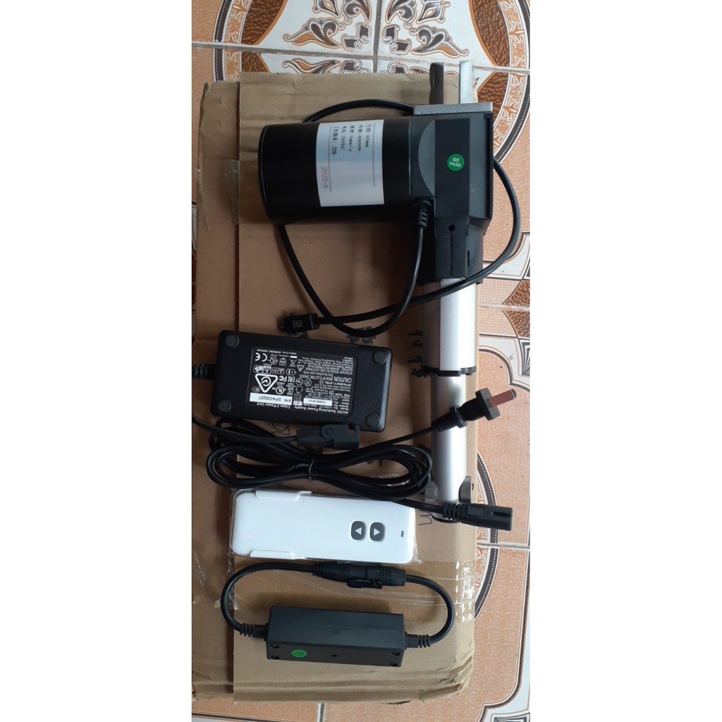 Xilanh điện 12V- 24v hành trình 500mm, Thiết bị tự động nâng hạ đón nắng dàn năng lượng mặt trời.