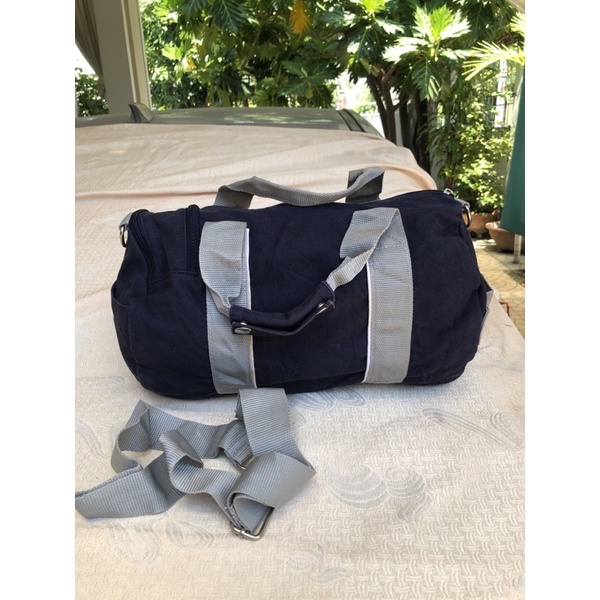 Túi chuẩn si. túi qua sử dụng .khách vui lòng xem hình nếu muốn biết thêm thông tin sản phẩm mời khách vô chat . Thanks.